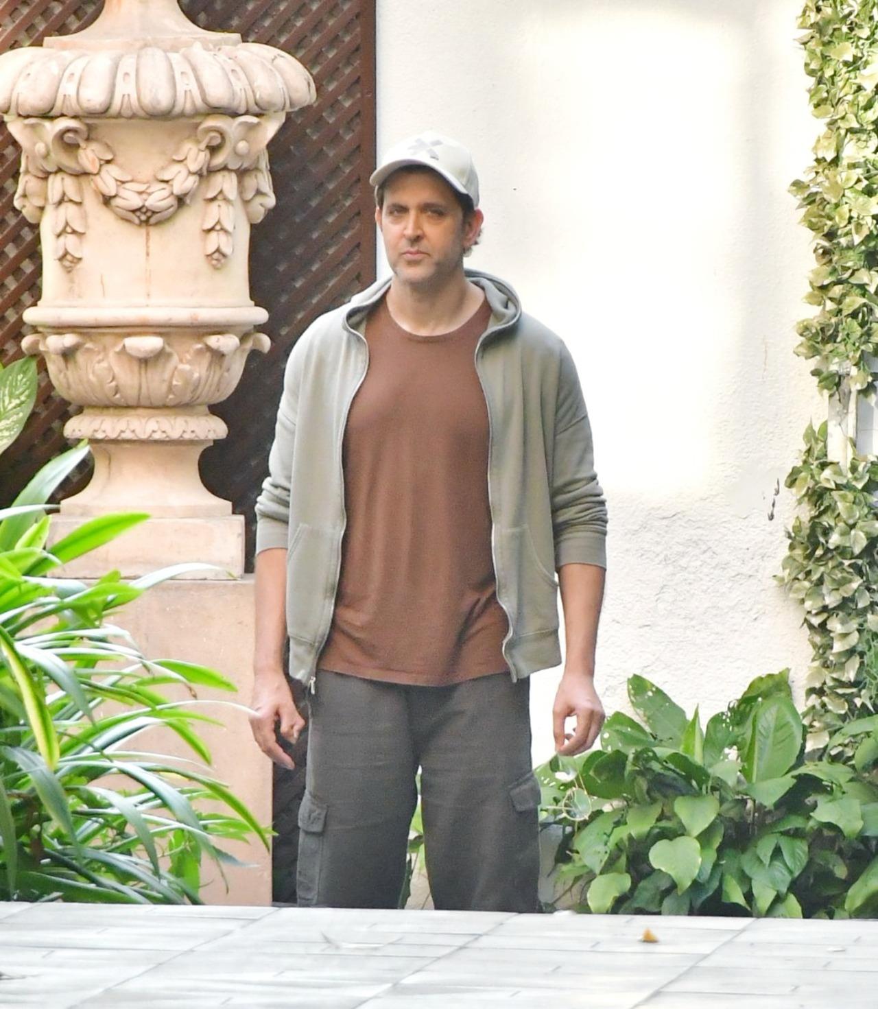 Hrithik Roshan was seen at Sanjay Khan's home. The actor was the former son-in-law of late Zarine Khan